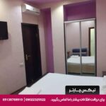 در اتاق برای راحتی شما دوش، تلویزیون، حوله حمام و دمپایی در نظر گرفته شده است. امکانات اتاق بسته به نوع اتاق متفاوت است.