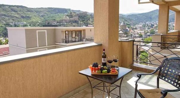 هتل کی ام ام (KMM Hotel) تفلیس