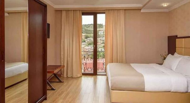 هتل کی ام ام (KMM Hotel) تفلیس